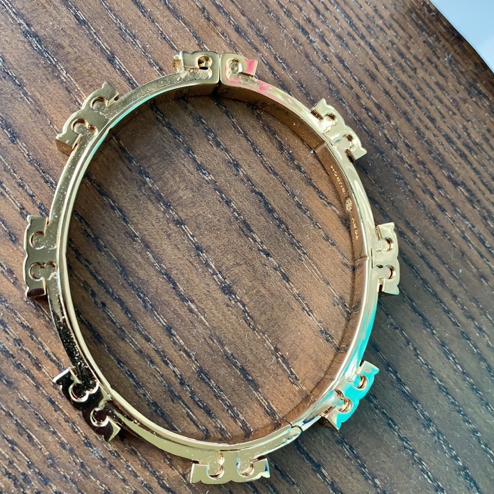 Tory Burch Serif T Hinge Bracelet gold